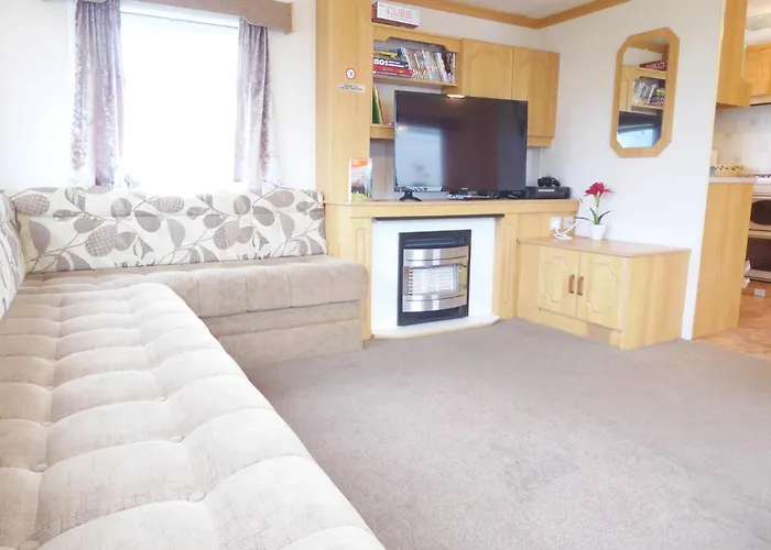 Beachside, Family-Friendly, Wifi, 8 Berth Caravan 158